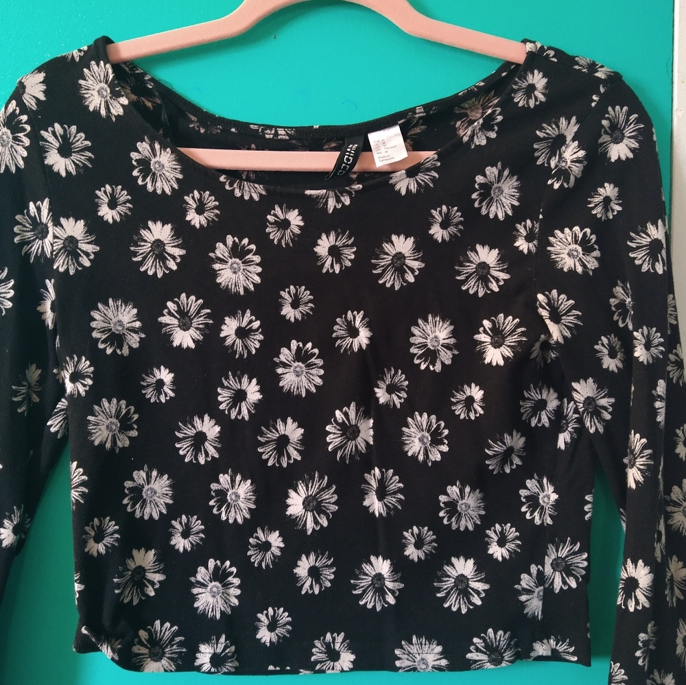 Divided by H&M black white daisy crop top